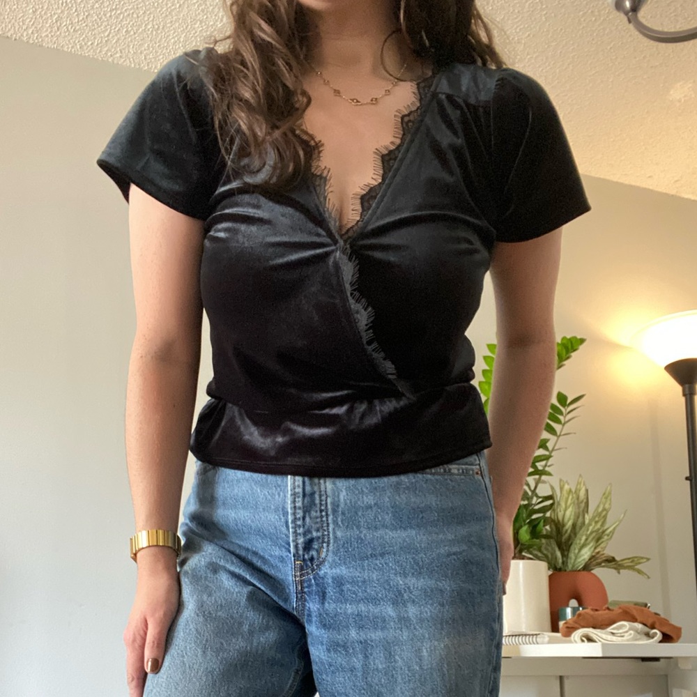 Black velvet and lace shirt with tie back
